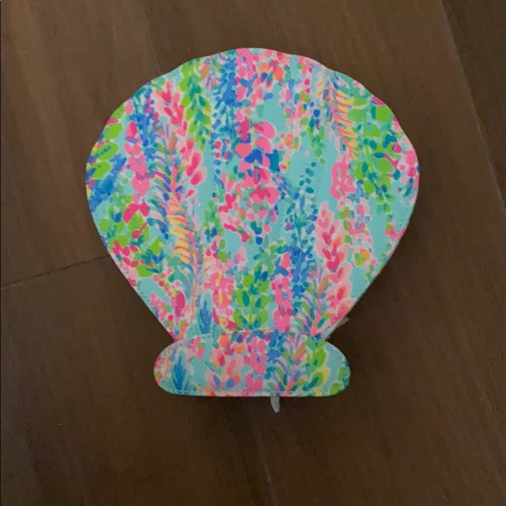 Lily Pulitzer NEVER USED make-up brushes + carrier